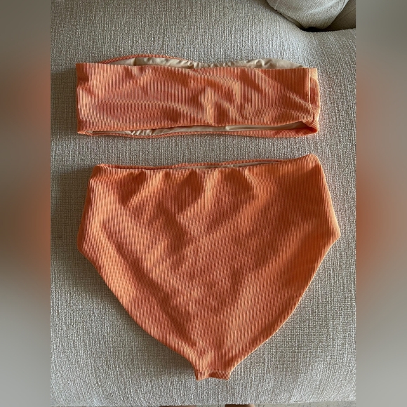 Bikini - Picture 2 of 5